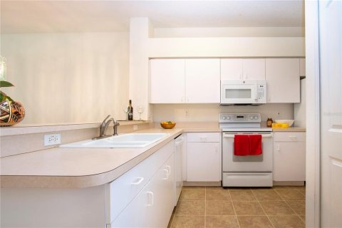 Condo in Sun City Center, Florida, 2 bedrooms  № 1357401 - photo 19