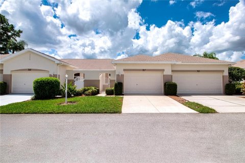 Condo in Sun City Center, Florida, 2 bedrooms  № 1357401 - photo 1