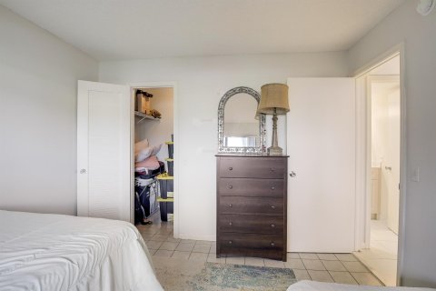 Condo in Lake Worth, Florida, 2 bedrooms  № 805284 - photo 19