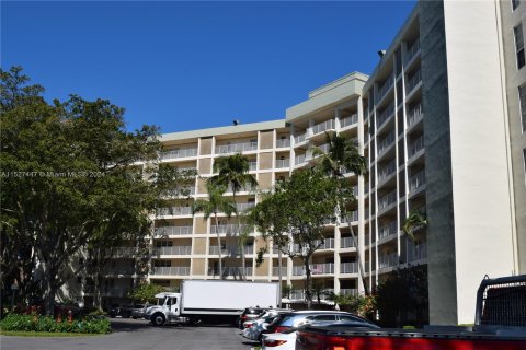 Copropriété à vendre à Pompano Beach, Floride: 1 chambre, 99.5 m2 № 991303 - photo 4