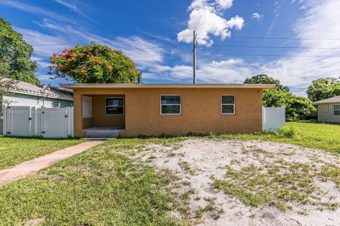 House in Fort Lauderdale, Florida 4 bedrooms, 111.3 sq.m. № 1170364 - photo 13