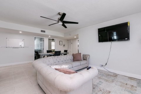 House in Fort Lauderdale, Florida 4 bedrooms, 111.3 sq.m. № 1170364 - photo 8