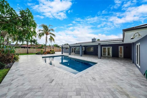 House in Miami, Florida 5 bedrooms, 274.06 sq.m. № 1358485 - photo 17