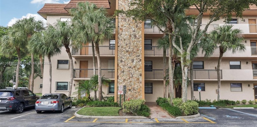 Condo in Tamarac, Florida, 2 bedrooms  № 1423275