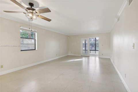 Condo in Tamarac, Florida, 2 bedrooms  № 1423275 - photo 3