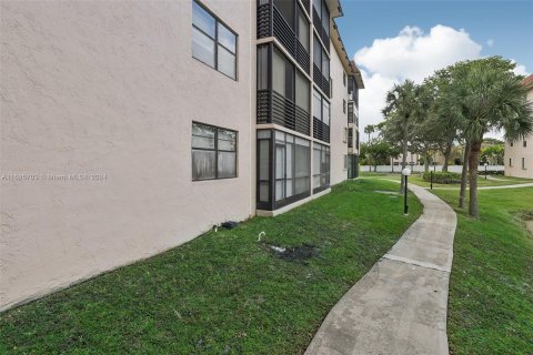 Condo in Tamarac, Florida, 2 bedrooms  № 1423275 - photo 29