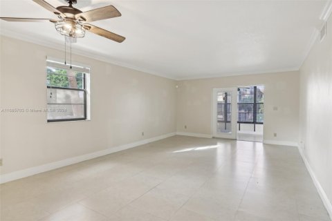 Condo in Tamarac, Florida, 2 bedrooms  № 1423275 - photo 4