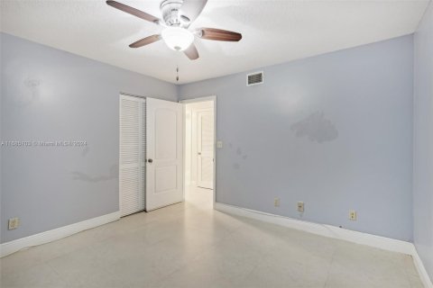 Condo in Tamarac, Florida, 2 bedrooms  № 1423275 - photo 14