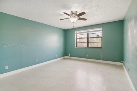 Condo in Tamarac, Florida, 2 bedrooms  № 1423275 - photo 17