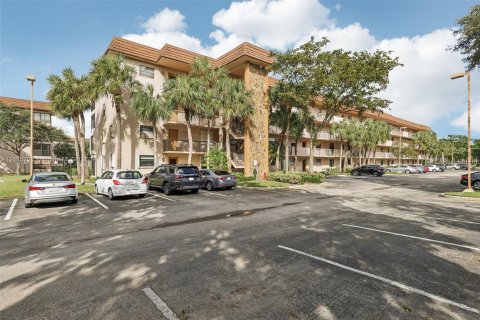 Condo in Tamarac, Florida, 2 bedrooms  № 1423275 - photo 2