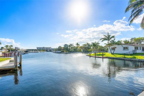 Condo in Pompano Beach, Florida, 1 bedroom  № 1182572 - photo 1