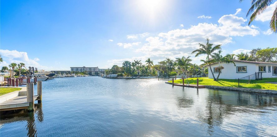 Condo in Pompano Beach, Florida, 1 bedroom  № 1182572