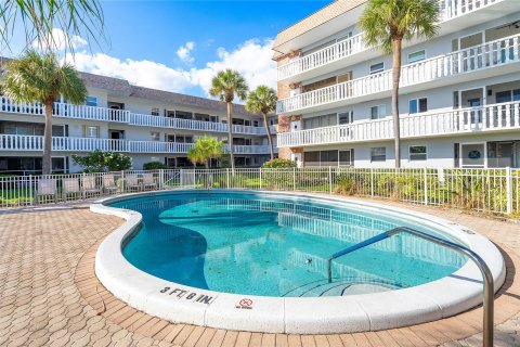 Copropriété à vendre à Pompano Beach, Floride: 1 chambre, 62.24 m2 № 1182572 - photo 2