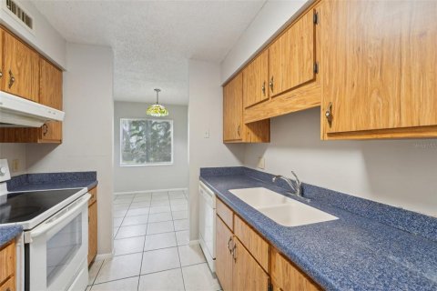 Condo in Tampa, Florida, 2 bedrooms  № 1359408 - photo 8