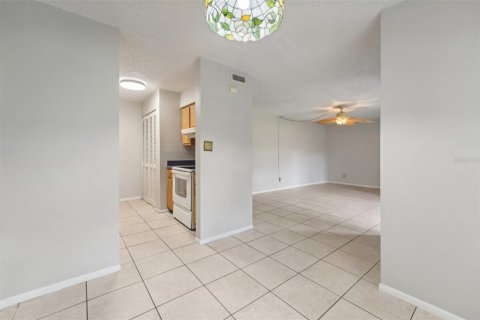 Condo in Tampa, Florida, 2 bedrooms  № 1359408 - photo 11