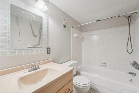 Condo in Tampa, Florida, 2 bedrooms  № 1359408 - photo 17