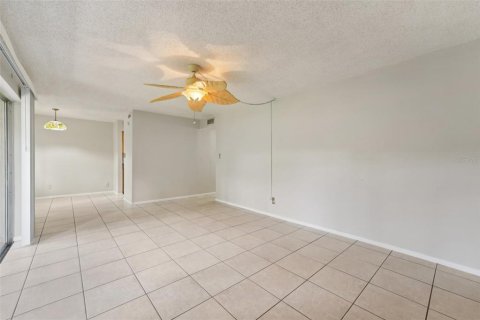 Copropriété à vendre à Tampa, Floride: 2 chambres, 90.58 m2 № 1359408 - photo 2