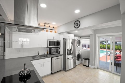 Villa ou maison à vendre à Hollywood, Floride: 2 chambres, 102.47 m2 № 1181146 - photo 4