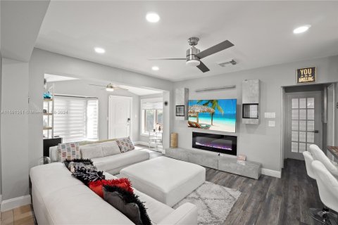 Casa en venta en Hollywood, Florida, 2 dormitorios, 102.47 m2 № 1181146 - foto 2