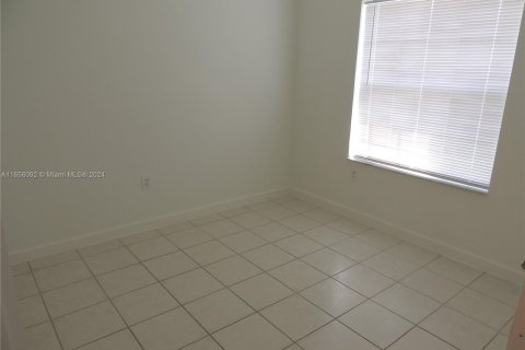 Touwnhouse à vendre à Miami, Floride: 3 chambres, 122.17 m2 № 1355368 - photo 7