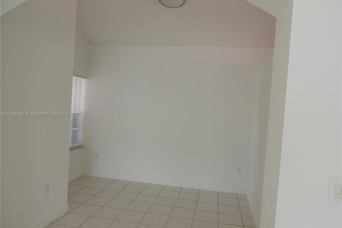 Touwnhouse à vendre à Miami, Floride: 3 chambres, 122.17 m2 № 1355368 - photo 5