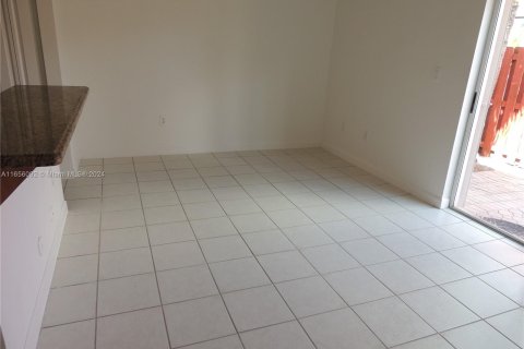 Touwnhouse à vendre à Miami, Floride: 3 chambres, 122.17 m2 № 1355368 - photo 14