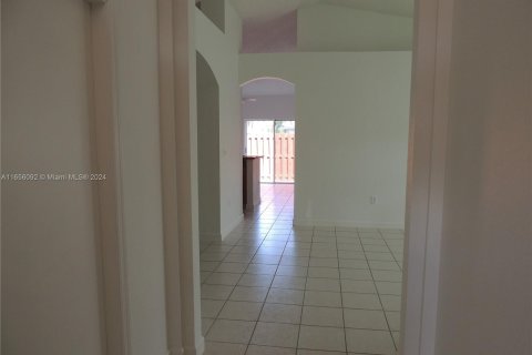 Touwnhouse à vendre à Miami, Floride: 3 chambres, 122.17 m2 № 1355368 - photo 2