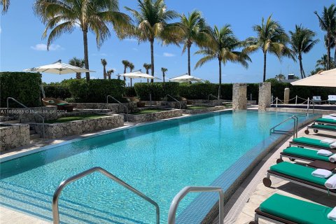 Condo in Miami Beach, Florida, 2 bedrooms  № 1355366 - photo 9