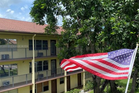 Condo in Pembroke Pines, Florida, 2 bedrooms  № 1355371 - photo 7