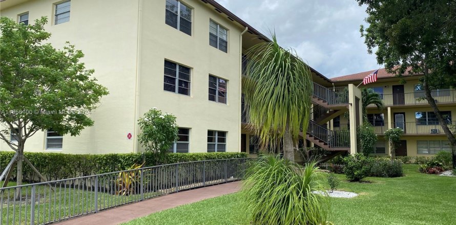 Condo in Pembroke Pines, Florida, 2 bedrooms  № 1355371