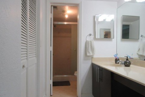 Condominio en venta en Deerfield Beach, Florida, 2 dormitorios, 120.77 m2 № 1014112 - foto 4