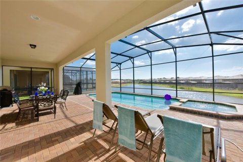 Casa en venta en Kissimmee, Florida, 9 dormitorios, 407.93 m2 № 1308942 - foto 2