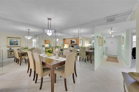 Condo in Sunrise, Florida, 2 bedrooms  № 1315501 - photo 13