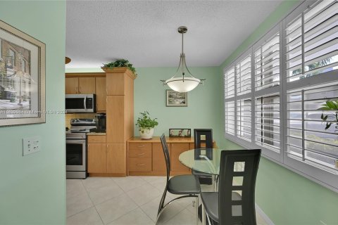 Condo in Sunrise, Florida, 2 bedrooms  № 1315501 - photo 5