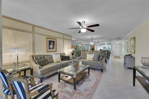 Condo in Sunrise, Florida, 2 bedrooms  № 1315501 - photo 18