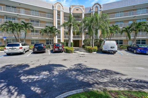 Condo in Sunrise, Florida, 2 bedrooms  № 1315501 - photo 2