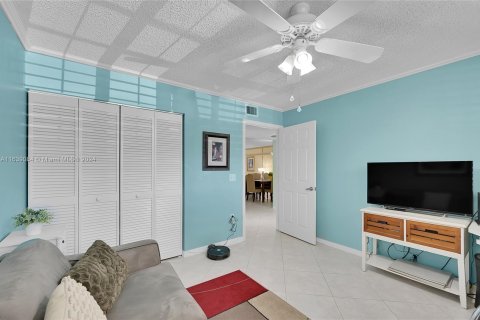 Condo in Sunrise, Florida, 2 bedrooms  № 1315501 - photo 9