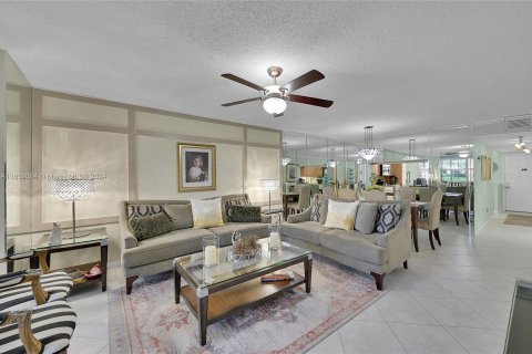 Condo in Sunrise, Florida, 2 bedrooms  № 1315501 - photo 16