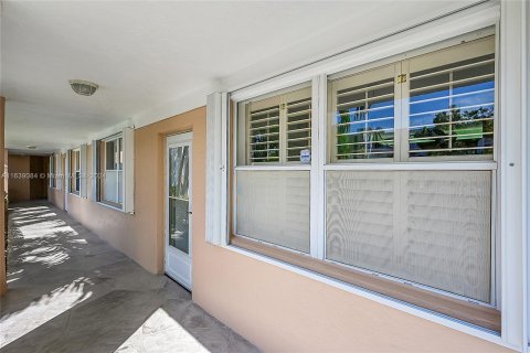 Condo in Sunrise, Florida, 2 bedrooms  № 1315501 - photo 3