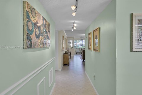 Condo in Sunrise, Florida, 2 bedrooms  № 1315501 - photo 4