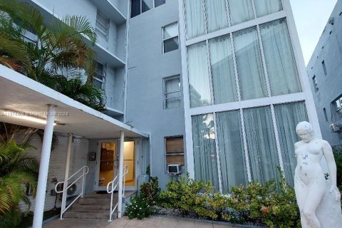 Condo in Miami Beach, Florida, 1 bedroom  № 784555 - photo 27