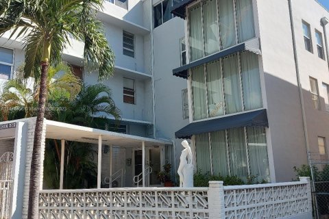 Condo in Miami Beach, Florida, 1 bedroom  № 784555 - photo 15