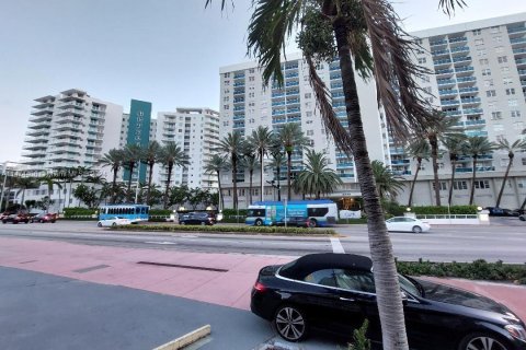 Condo in Miami Beach, Florida, 1 bedroom  № 784555 - photo 26