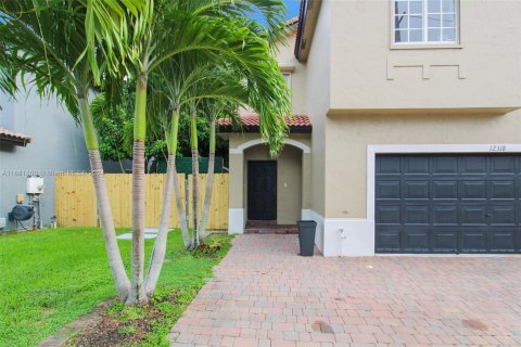 House in Miami, Florida 4 bedrooms, 179.3 sq.m. № 1413663 - photo 8