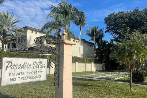 Copropriété à vendre à Hallandale Beach, Floride: 2 chambres, 111.48 m2 № 1282487 - photo 1