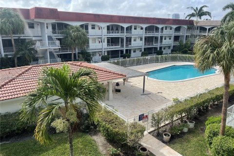 Copropriété à vendre à Hallandale Beach, Floride: 2 chambres, 111.48 m2 № 1282487 - photo 4