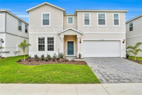 House in Davenport, Florida 10 bedrooms № 1282525 - photo 1