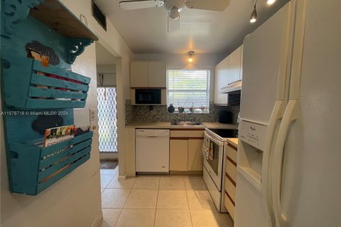 Condo in Sunrise, Florida, 2 bedrooms  № 1145506 - photo 7