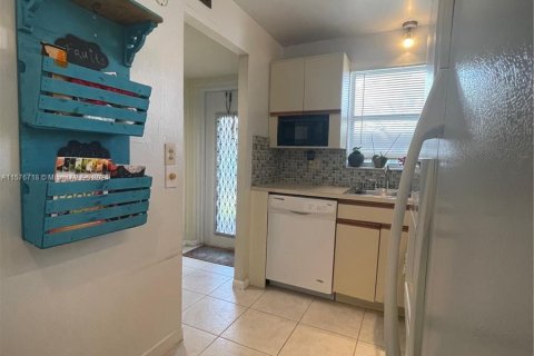 Condo in Sunrise, Florida, 2 bedrooms  № 1145506 - photo 6