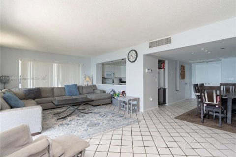 Copropriété à vendre à Miami, Floride: 2 chambres, 130.81 m2 № 1145340 - photo 3